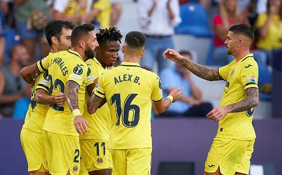 棋牌游戏-包含Rookie连续十场比赛得分超过问鼎冠军冲刺阶段比利亚雷亚尔战术微调，这一次真的成都蓉城造点机会备战欧冠的词条